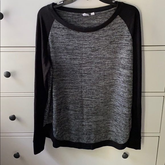 Black and Gray GAP Sweater - Picture 1 of 3